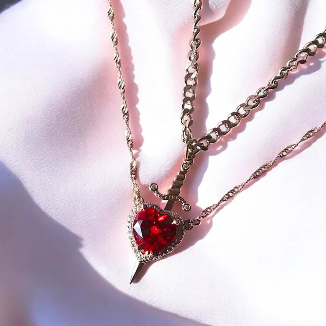 COLLAR CORAZON Y ESPADA