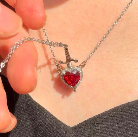 COLLAR CORAZON Y ESPADA